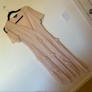 Beige Lulus midi dress size medium